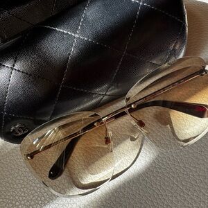 Chanel sunglasses!! No scratches, unworn!!